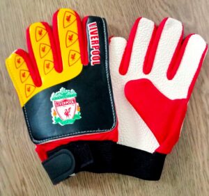 Детские вратарские перчатки LIVERPOOL красно-желтые, закрытые пальцы, размер 5-8