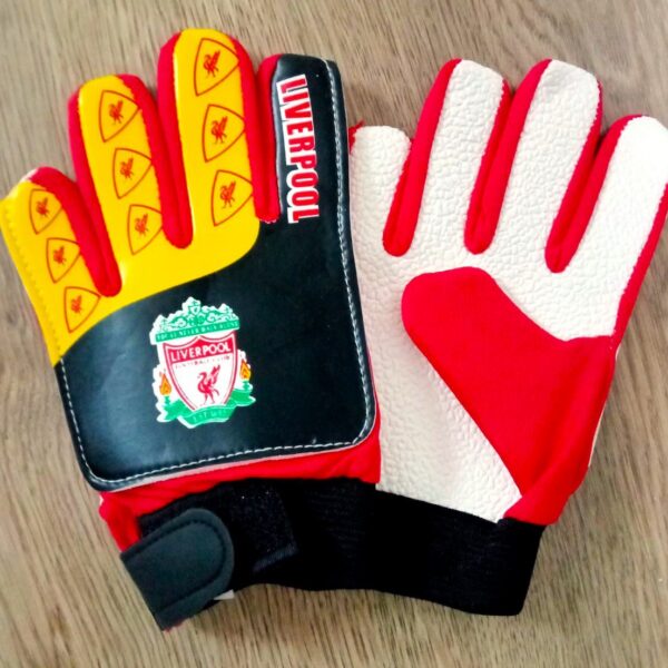Детские вратарские перчатки LIVERPOOL красно-желтые, закрытые пальцы, размер 5-8