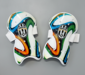 Щитки футбольные для детей 4-7 лет JUVENTUS, с креплениями-липучками
