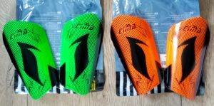 Детские футбольные щитки CIMA размера S с внешней оболочкой из полипропилена