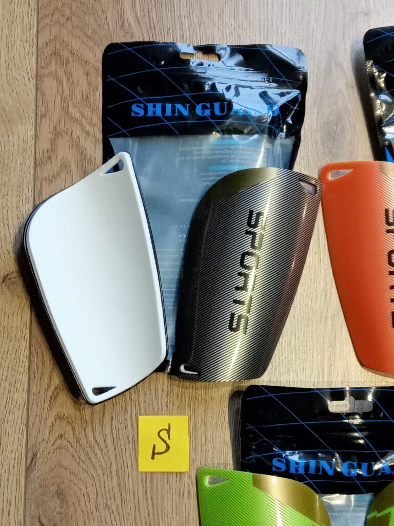 Детские футбольные щитки SPORTS размера S, синяя и черная расцветка