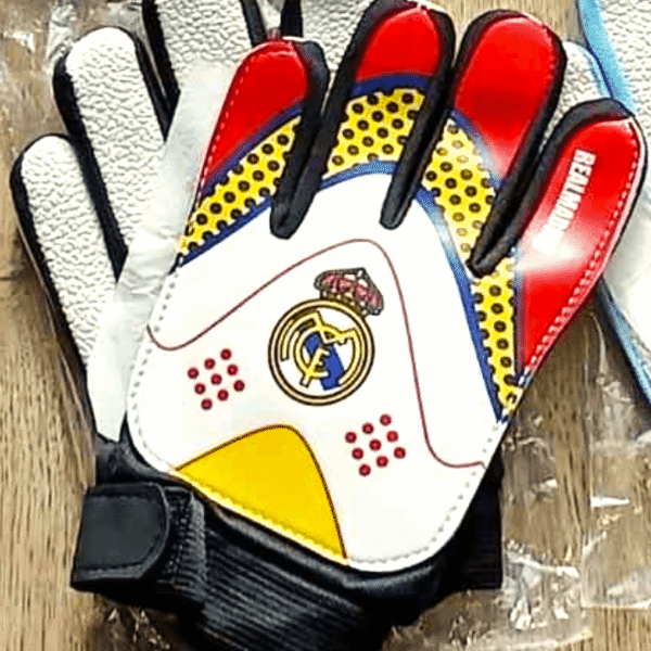 Детские вратарские перчатки REAL MADRID черно-красные, юниорские, с вентиляционными вставками