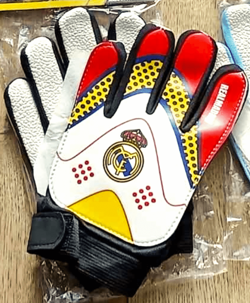 Детские вратарские перчатки REAL MADRID черно-красные, юниорские, с вентиляционными вставками