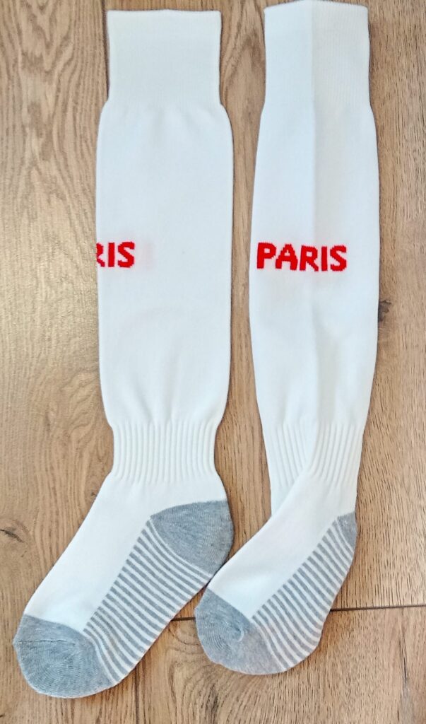 Детские футбольные гетры PSG AWAY 2025, белые, размер 27-35