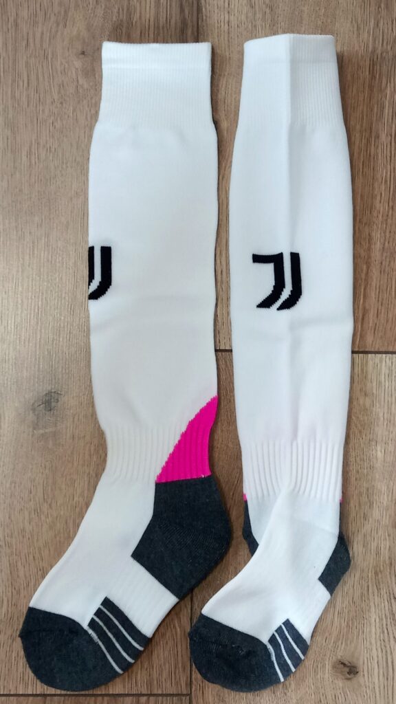 Детские футбольные гетры JUVENTUS Away 2025, белые, размер 27-35
