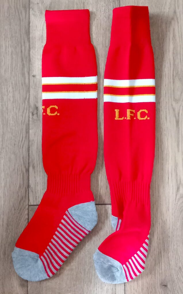 Детские футбольные гетры LIVERPOOL HOME 2025, красные, размер 27-35