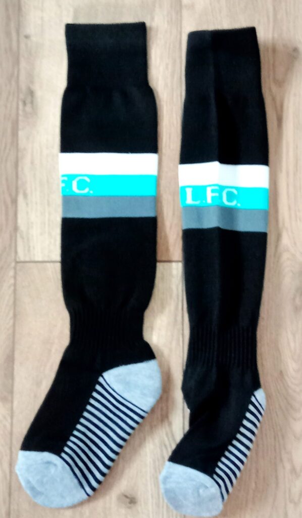 Детские футбольные гетры LIVERPOOL AWAY 2025, чёрные, размер 27-35