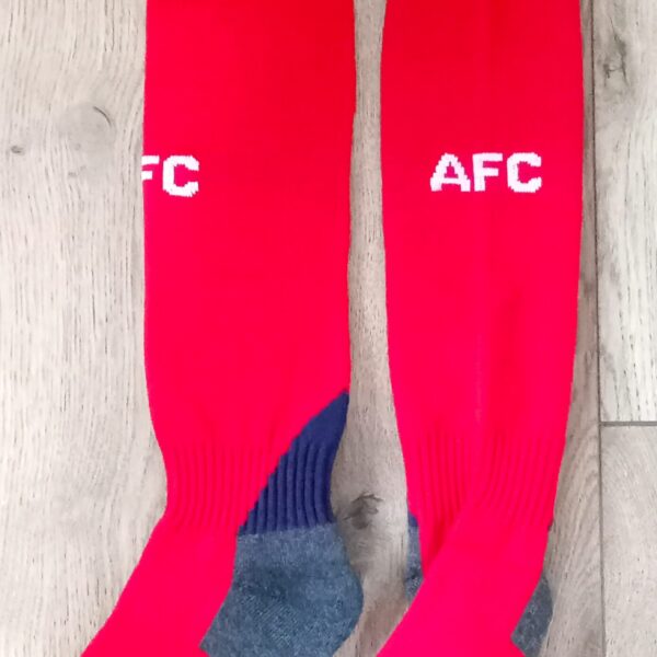 Детские футбольные гетры Arsenal Away 2025, красные, размер 27-35